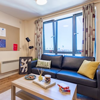 Gold En Suite - Image 9